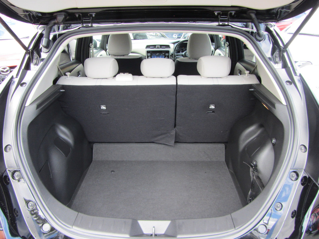 2019 Nissan Leaf 40kW G-Edition Full Electric Full Option, VIN 6ZZK0000ZE1051211 #1211)