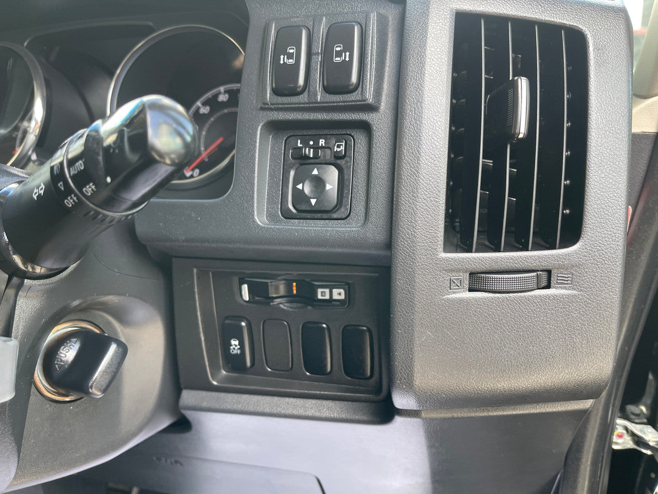 2014 Mitsubishi Delica D5 2.4L 4WD Premium Edition, VIN 6U9000CV5W0903207 (3207)