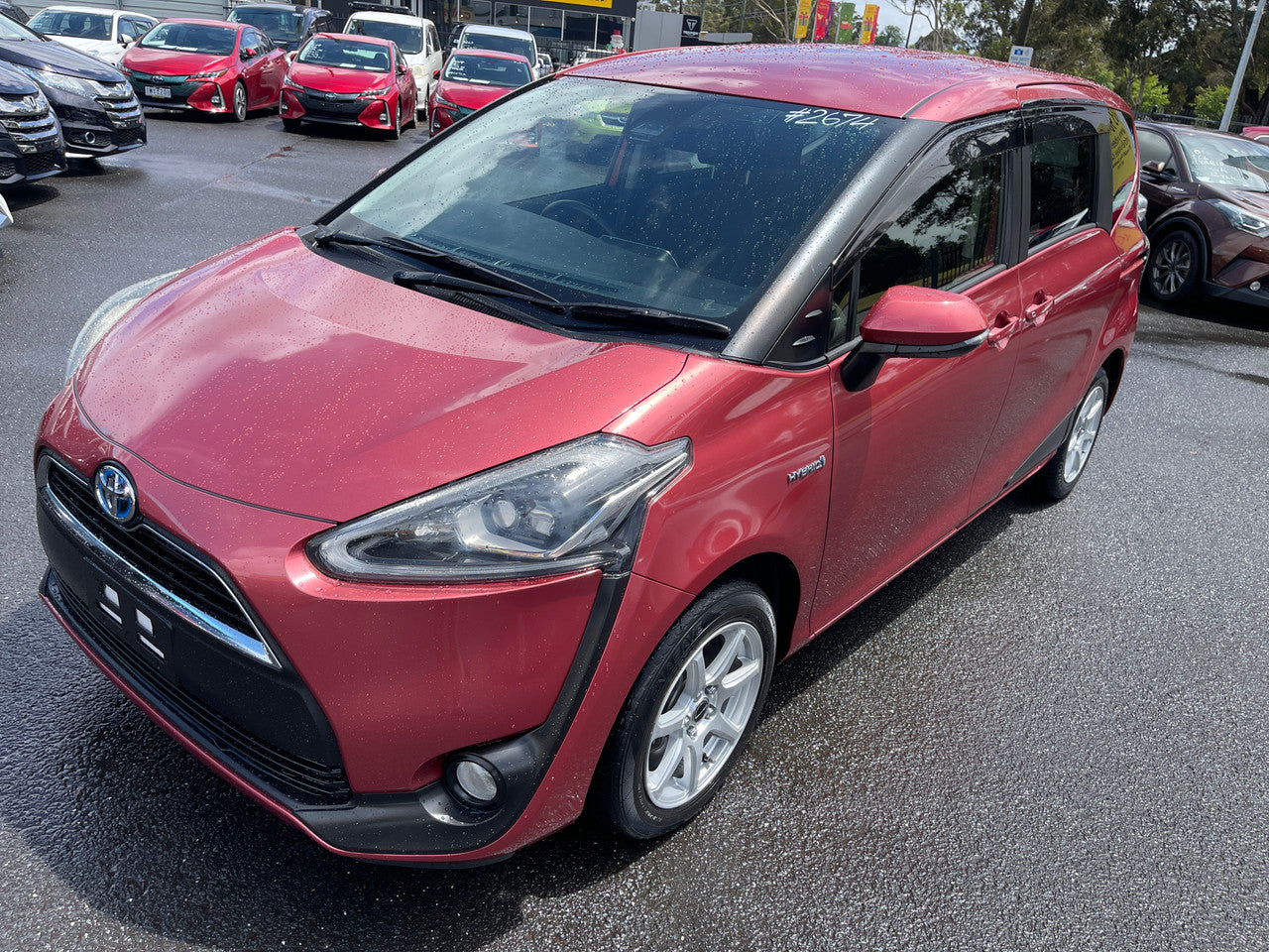 2016 Toyota Sienta 1.5L  Hybrid G Package 7 seater, VIN 6ZZGNHP1707052674 (#2674)