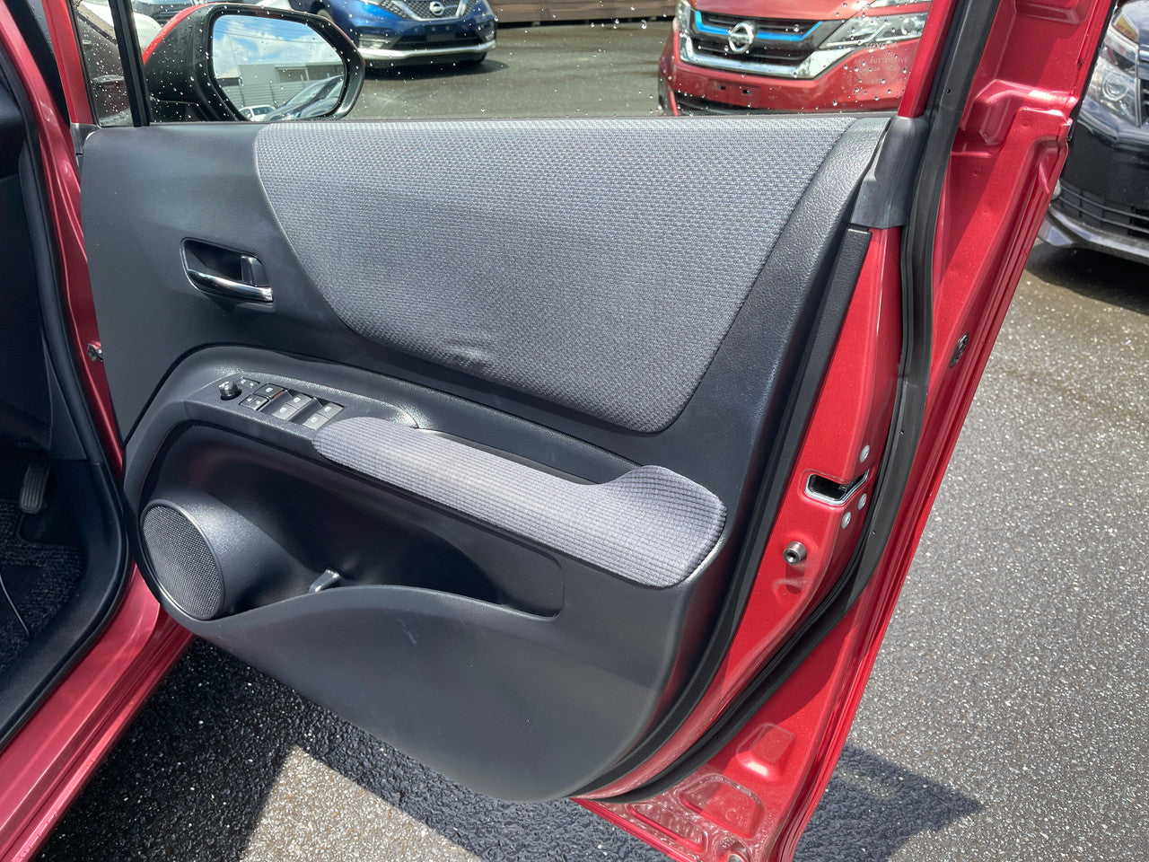 2016 Toyota Sienta 1.5L  Hybrid G Package 7 seater, VIN 6ZZGNHP1707052674 (#2674)