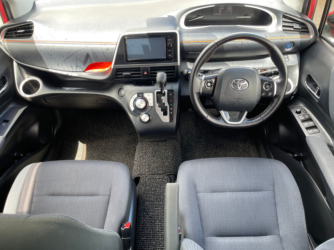 2016 Toyota Sienta 1.5L  Hybrid G Package 7 seater, VIN 6ZZGNHP1707052674 (#2674)