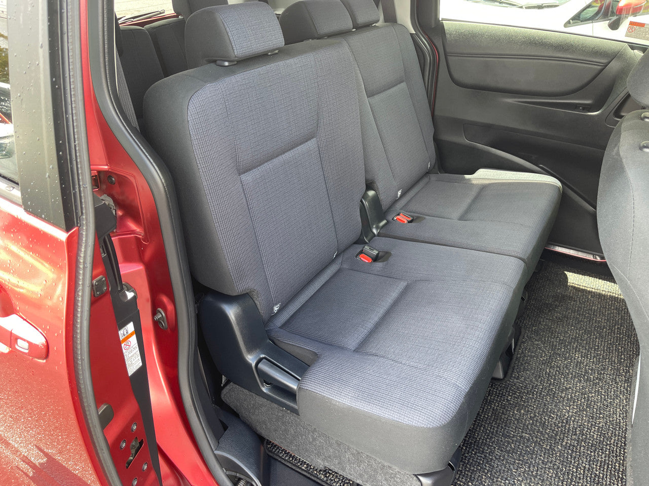2016 Toyota Sienta 1.5L  Hybrid G Package 7 seater, VIN 6ZZGNHP1707052674 (#2674)