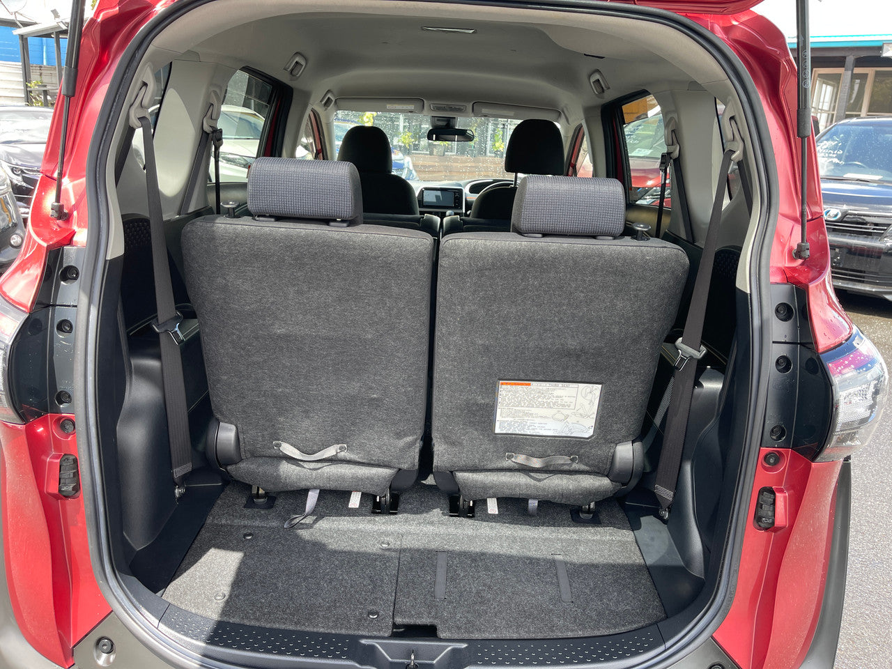 2016 Toyota Sienta 1.5L  Hybrid G Package 7 seater, VIN 6ZZGNHP1707052674 (#2674)