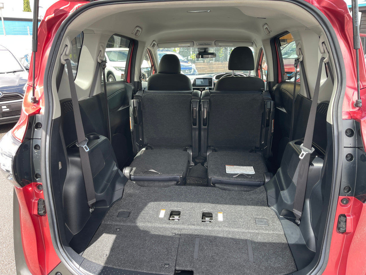 2016 Toyota Sienta 1.5L  Hybrid G Package 7 seater, VIN 6ZZGNHP1707052674 (#2674)