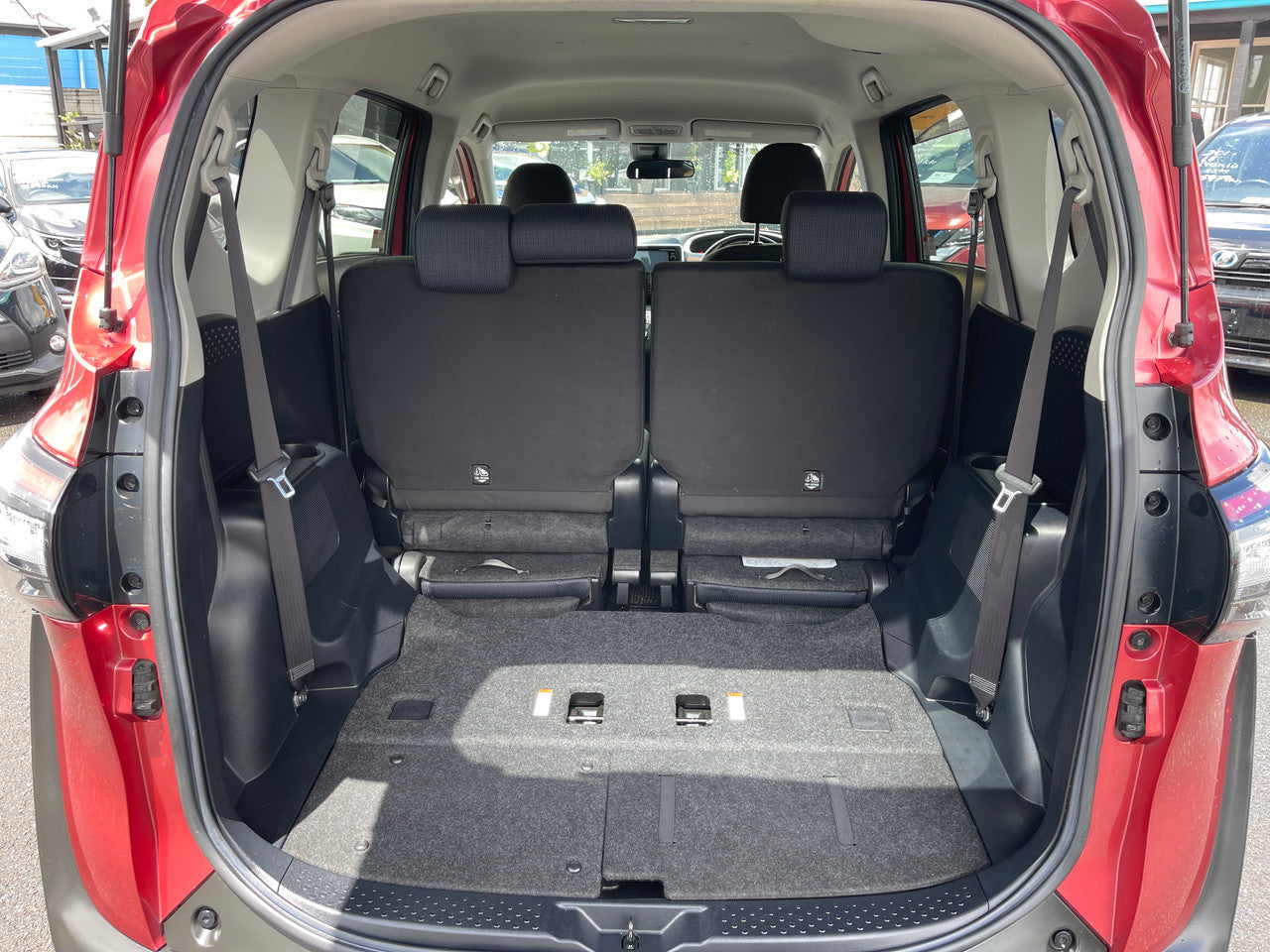 2016 Toyota Sienta 1.5L  Hybrid G Package 7 seater, VIN 6ZZGNHP1707052674 (#2674)