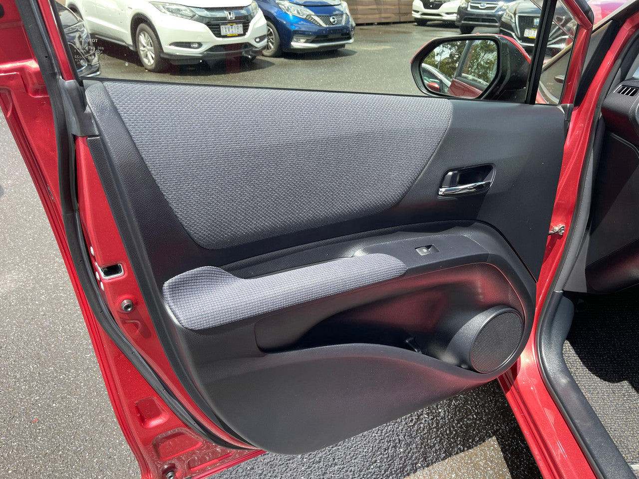 2016 Toyota Sienta 1.5L  Hybrid G Package 7 seater, VIN 6ZZGNHP1707052674 (#2674)