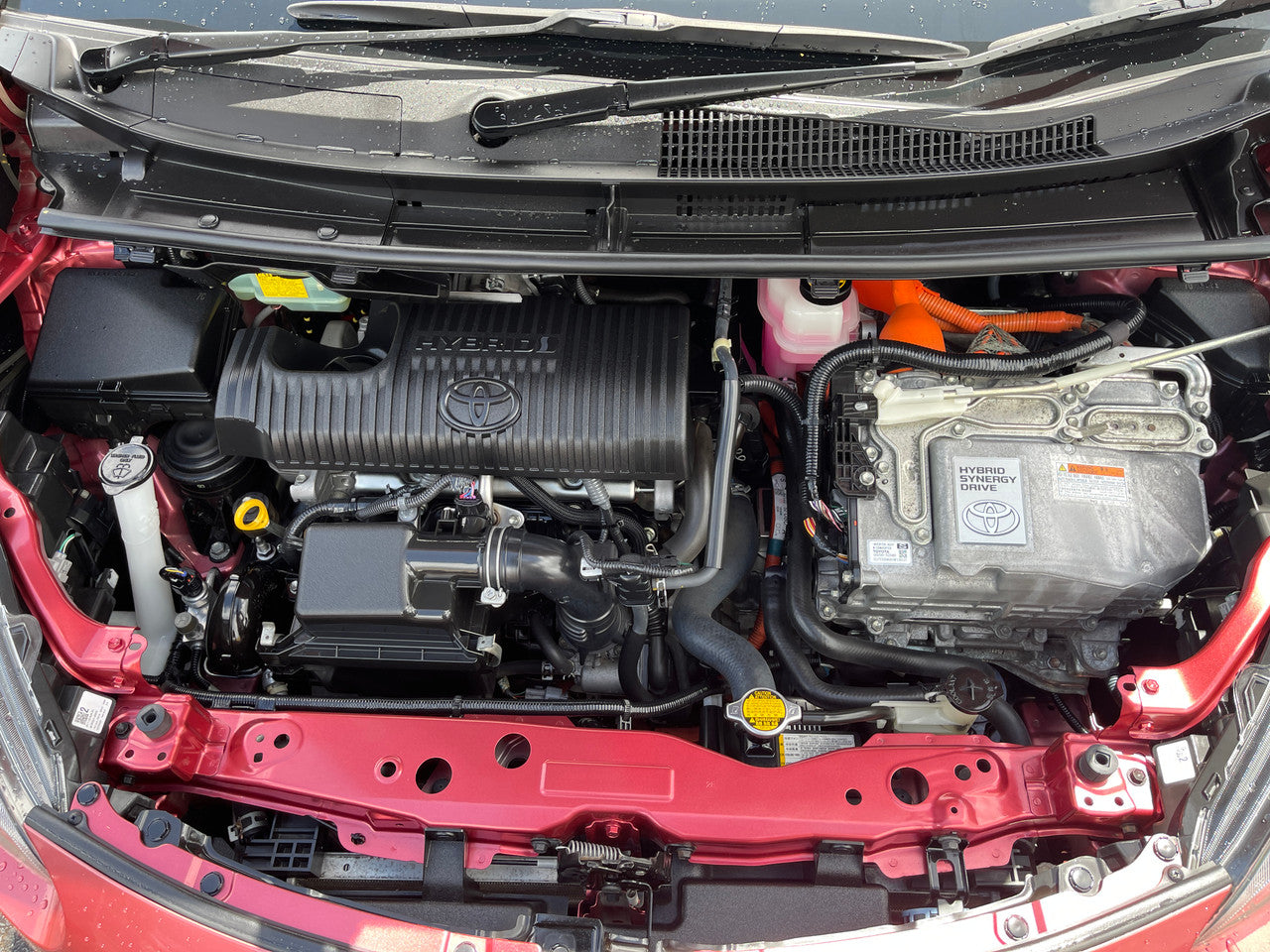 2016 Toyota Sienta 1.5L  Hybrid G Package 7 seater, VIN 6ZZGNHP1707052674 (#2674)