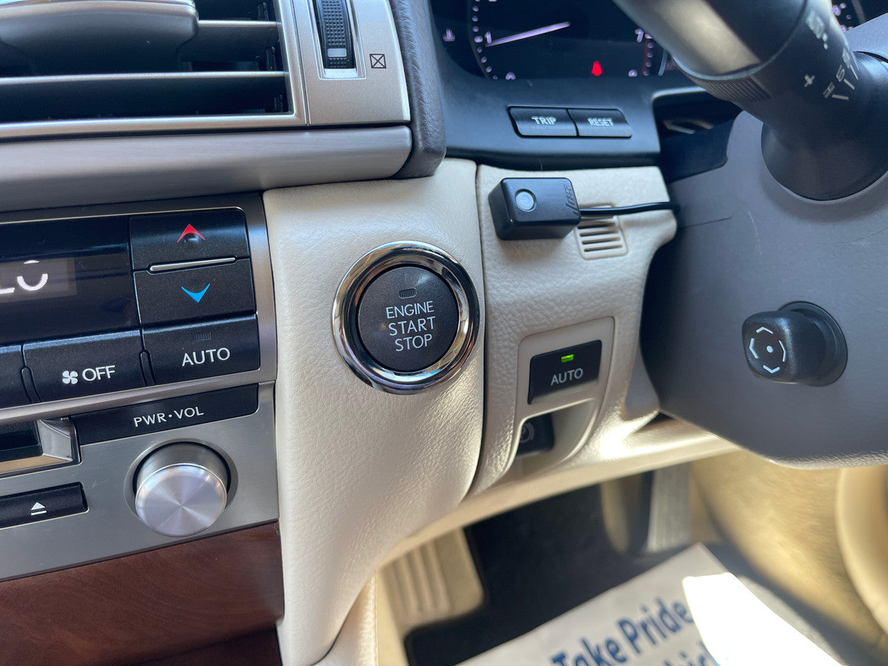 2014 Lexus LS460 AWD V8 4.6L Premium Luxury Sedan, VIN 6ZZE0USF455022733 (#2733)
