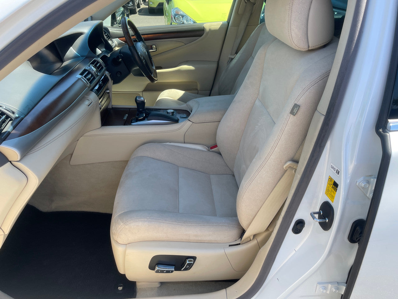 2014 Lexus LS460 AWD V8 4.6L Premium Luxury Sedan, VIN 6ZZE0USF455022733 (#2733)