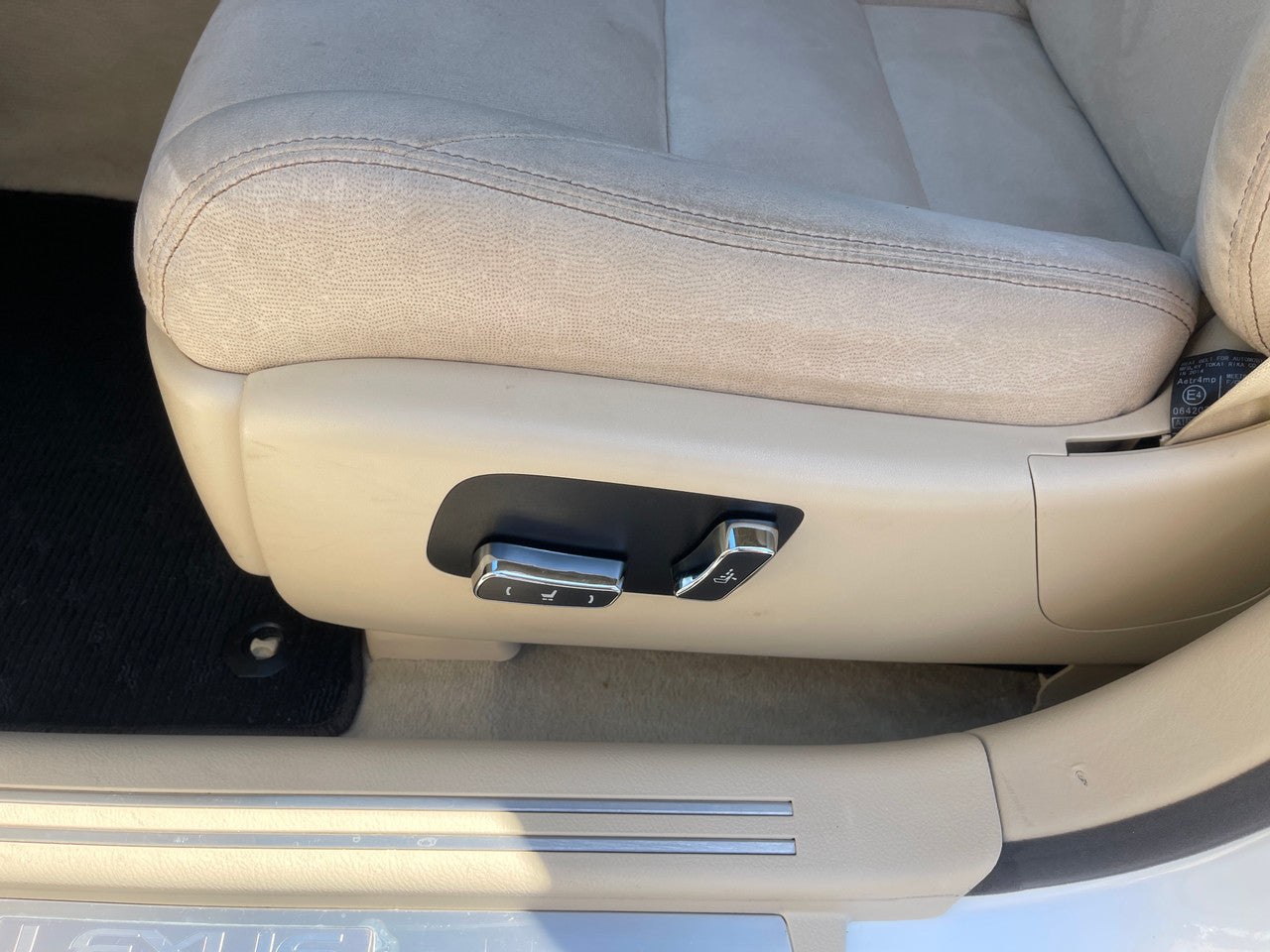 2014 Lexus LS460 AWD V8 4.6L Premium Luxury Sedan, VIN 6ZZE0USF455022733 (#2733)