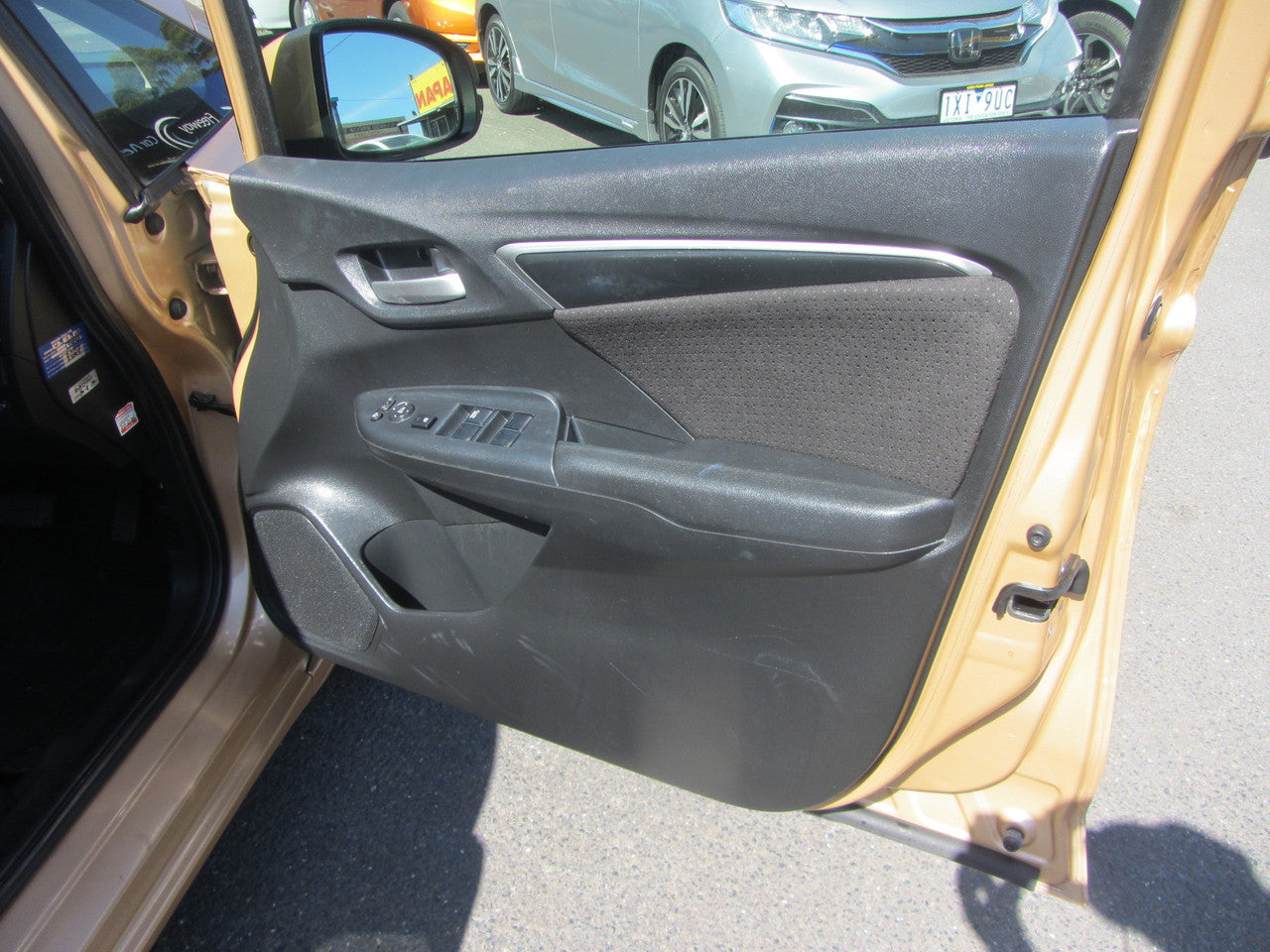 2014 Honda Fit 1.5L Hybrid 5 seater, VIN 6ZZE000GP53045818 (#5818)