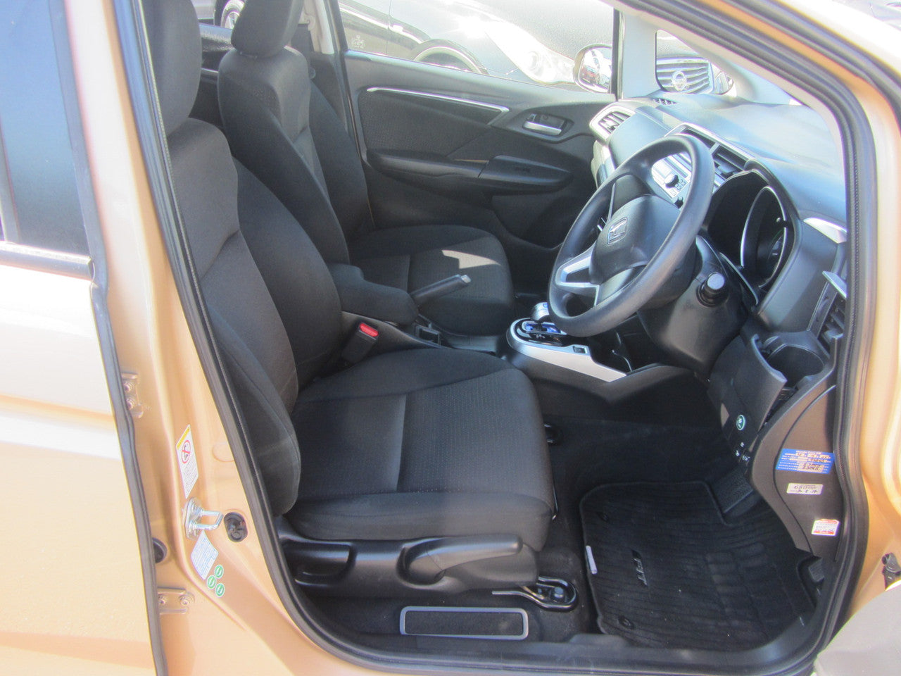 2014 Honda Fit 1.5L Hybrid 5 seater, VIN 6ZZE000GP53045818 (#5818)
