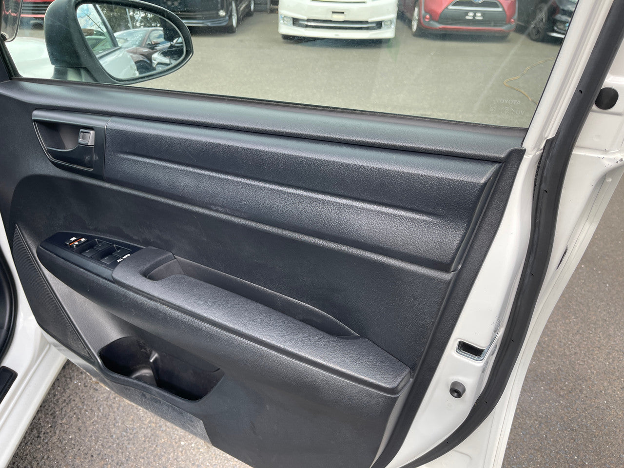 2015 Toyota Corolla Axio Hybrid 1.5L Sedan, VIN 6ZZFNKE1657126826 (#6826)