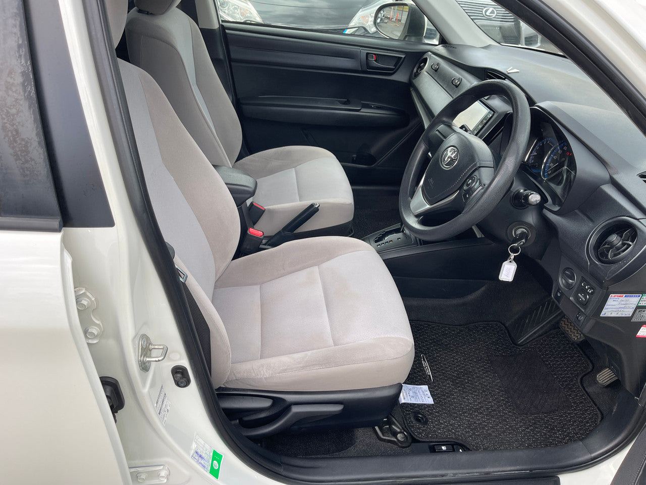 2015 Toyota Corolla Axio Hybrid 1.5L Sedan, VIN 6ZZFNKE1657126826 (#6826)
