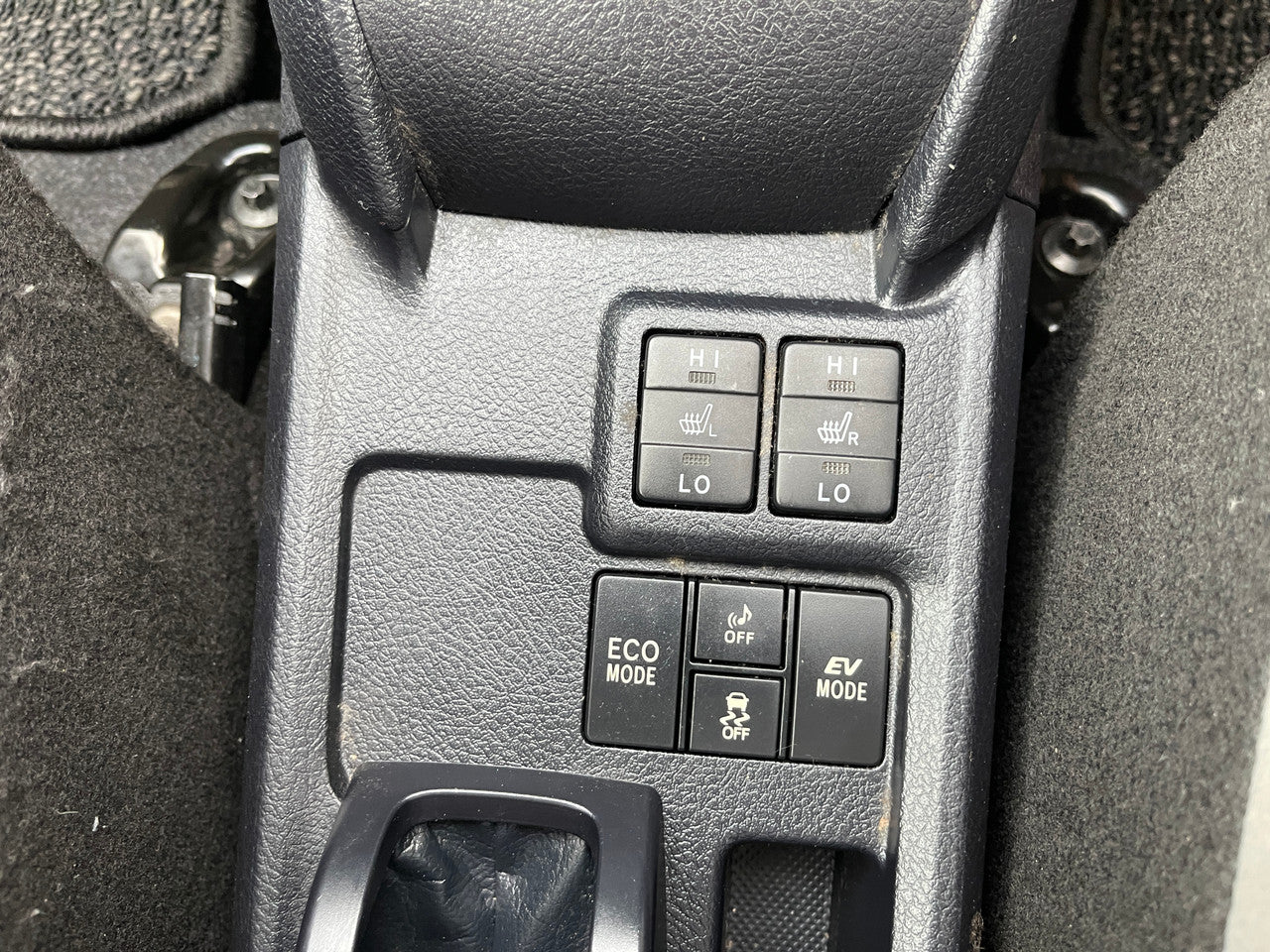2015 Toyota Corolla Axio Hybrid 1.5L Sedan, VIN 6ZZFNKE1657126826 (#6826)