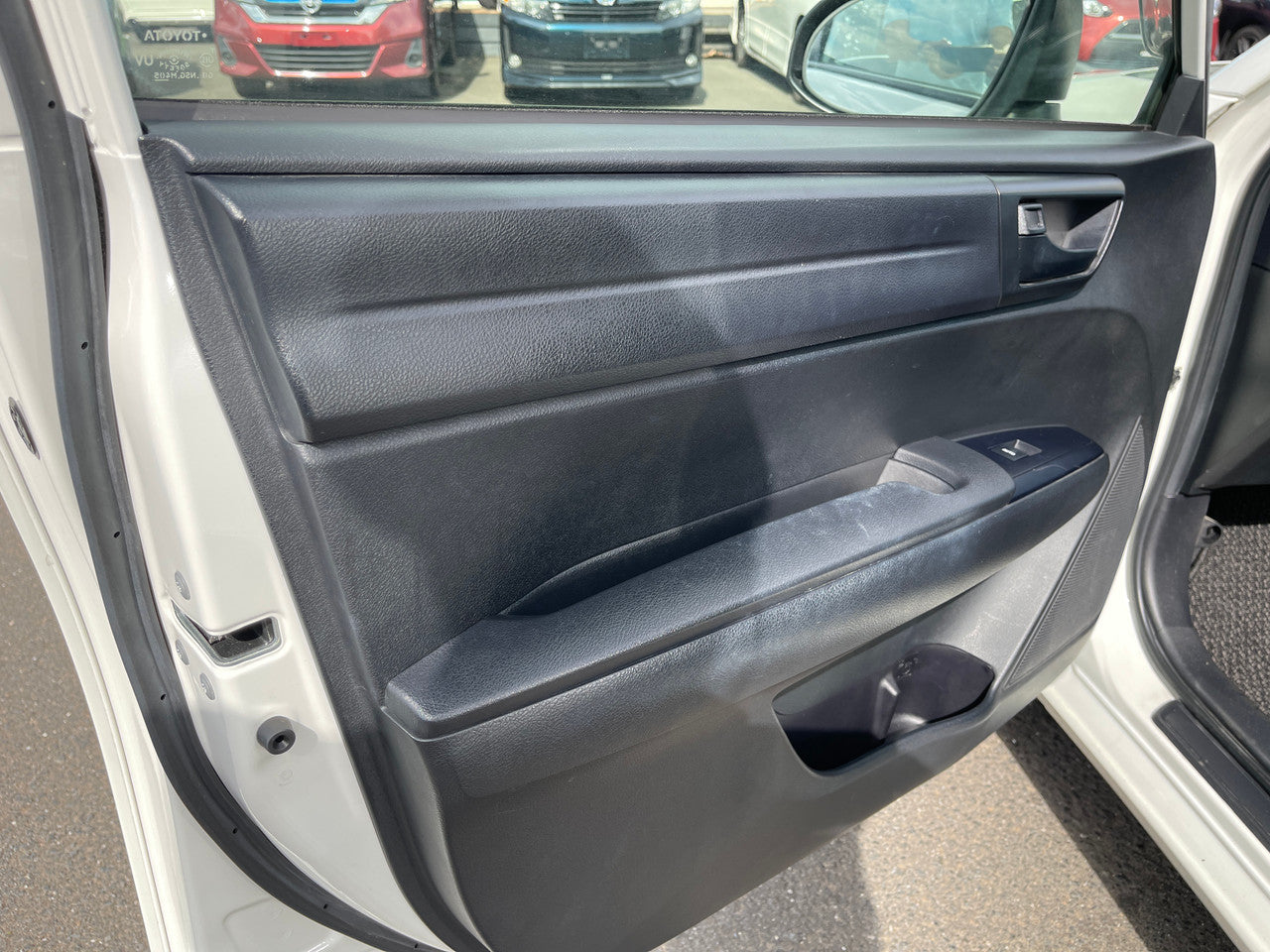 2015 Toyota Corolla Axio Hybrid 1.5L Sedan, VIN 6ZZFNKE1657126826 (#6826)