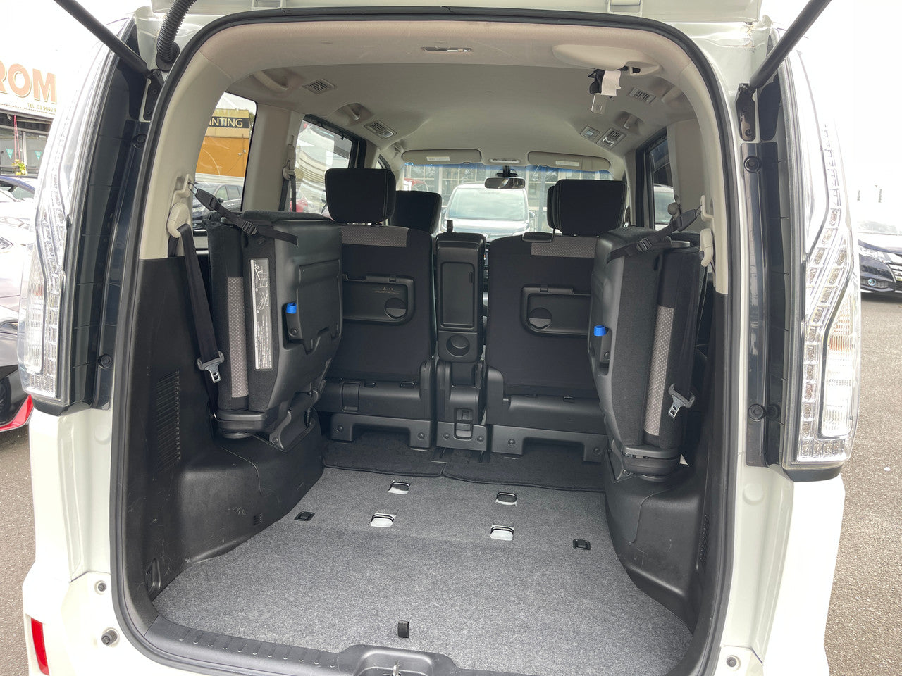 2014 Nissan Serena 2.0L S-Hybrid Rider Autech 8 seats, VIN 6ZZE000HC26115295 (#5295)