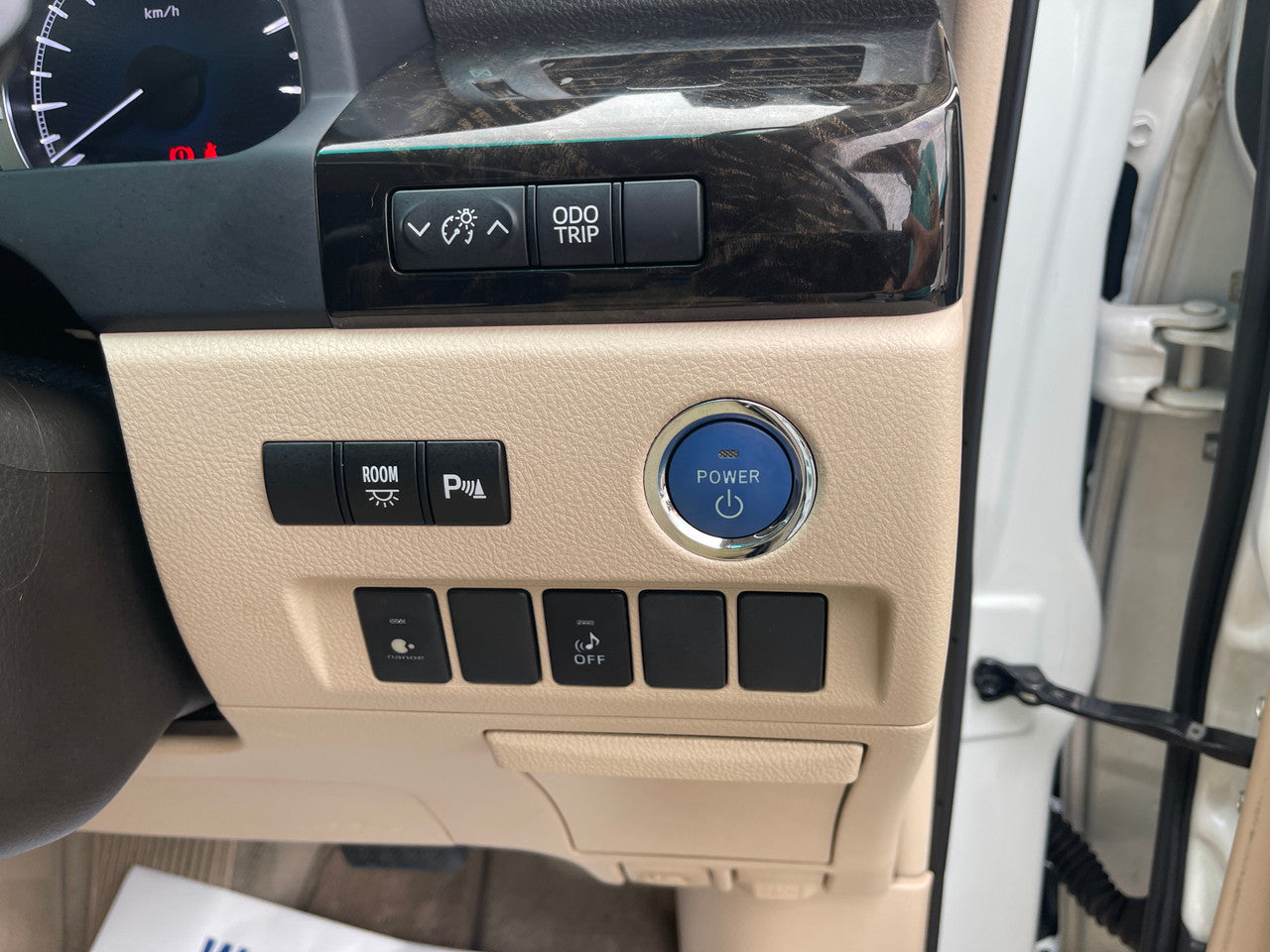 2012 Toyota Alphard 2.4L 4WD Hybrid SR Premium Edition 7 seater, VIN 6ZZC0ATH208021711 (#1711)